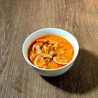 tom yum pedas